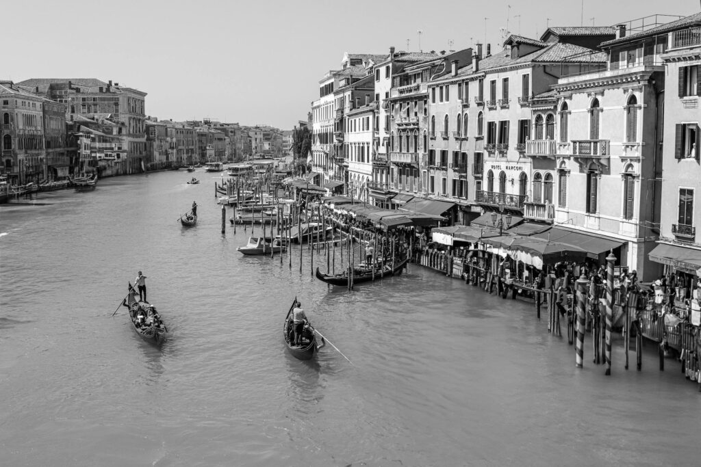 Navigating Online Loan Applications in Italy: A Comprehensive Guide to Intesa Sanpaolo, UniCredit, and More - como solicitar um empréstimo online Itália