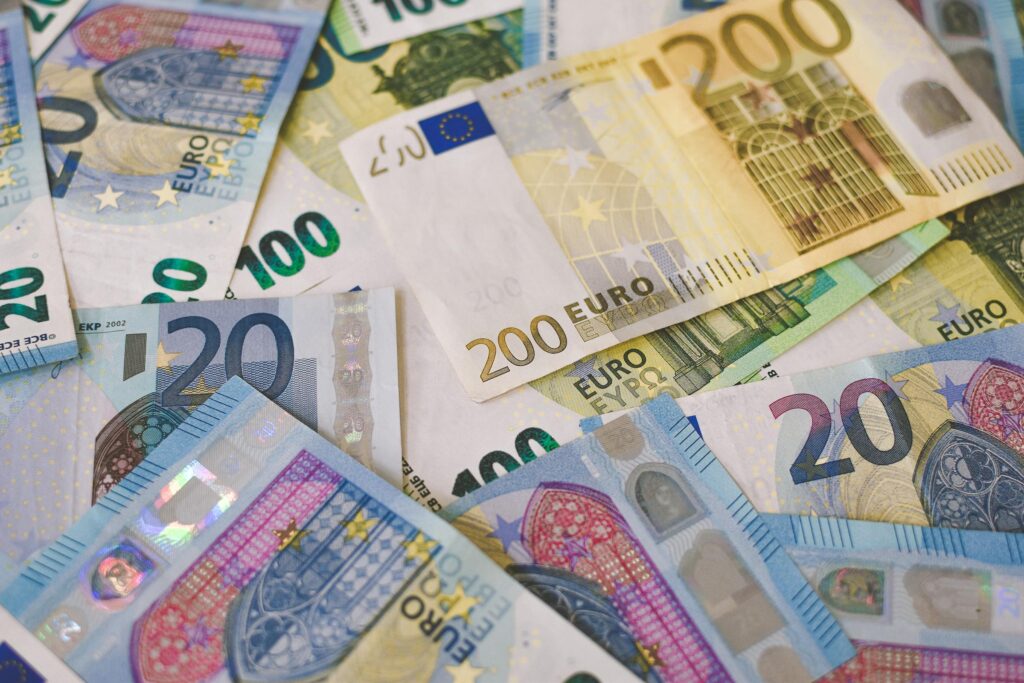 Navigating Online Loans in Poland: A Comprehensive Guide to PKO Bank Polski, Bank Pekao, Santander, mBank, ING Bank Śląski, and Millennium Bank - como solicitar um empréstimo online Polônia